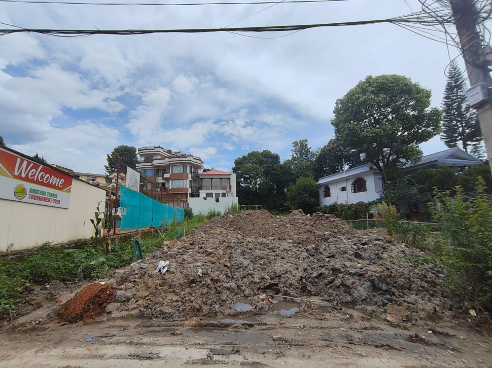 Land on Sale in Mandikatar