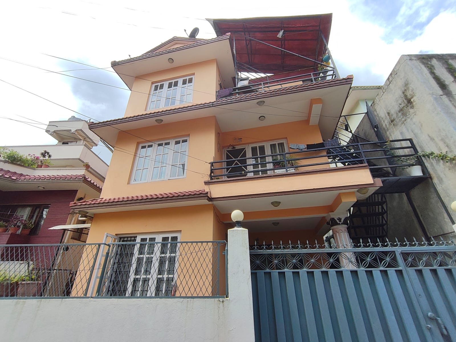 House on Sale in Golfutar