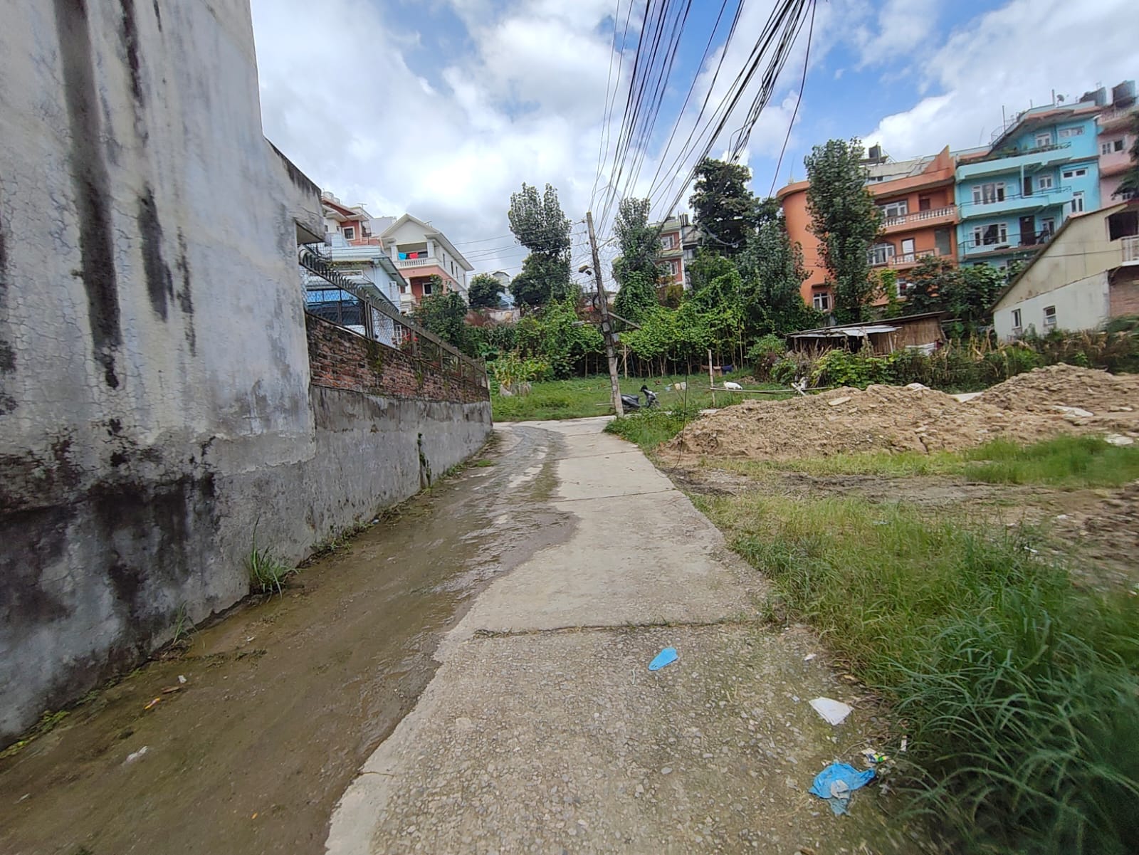 House on Sale in Golfutar