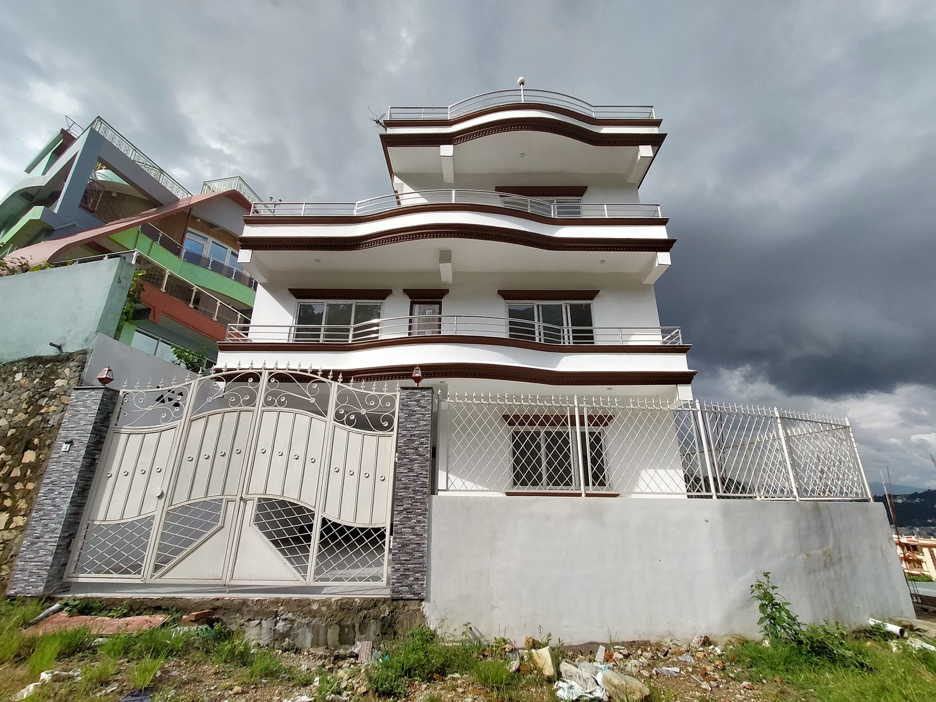 Triplex House on Sale in Hasantar
