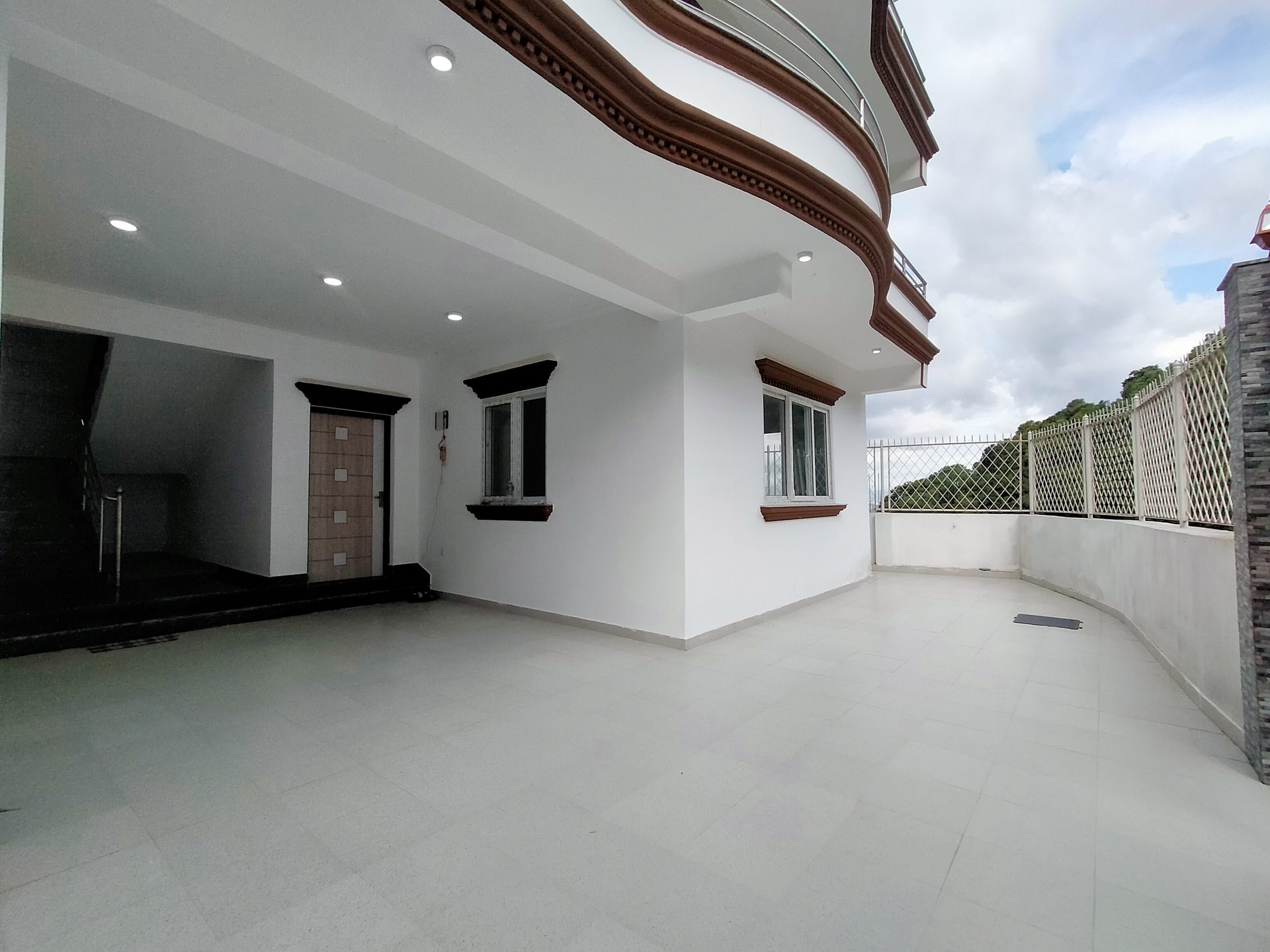 Triplex House on Sale in Hasantar