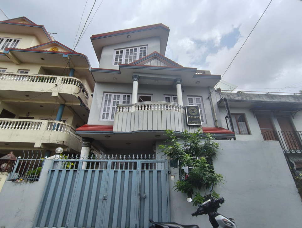 House on Sale in Golfutar