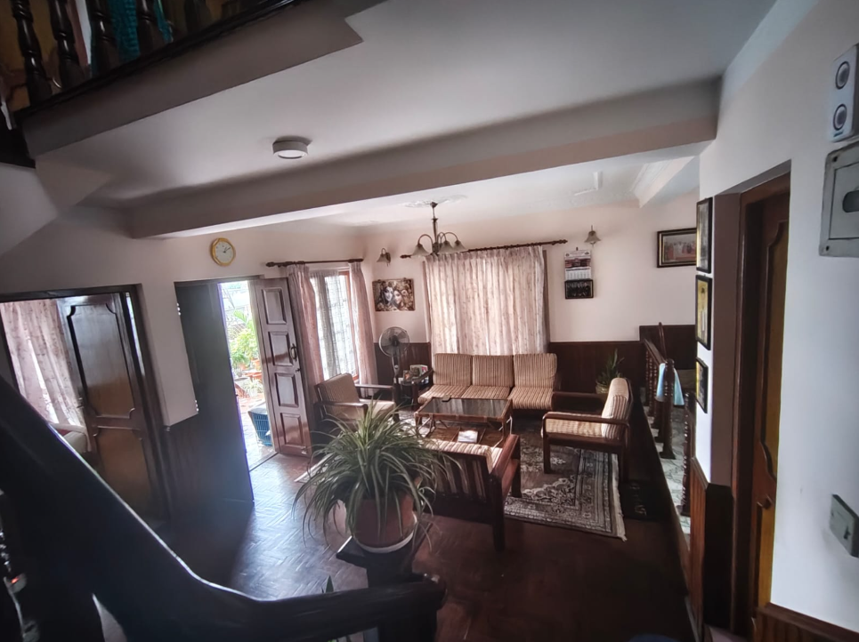 House on Sale in Golfutar