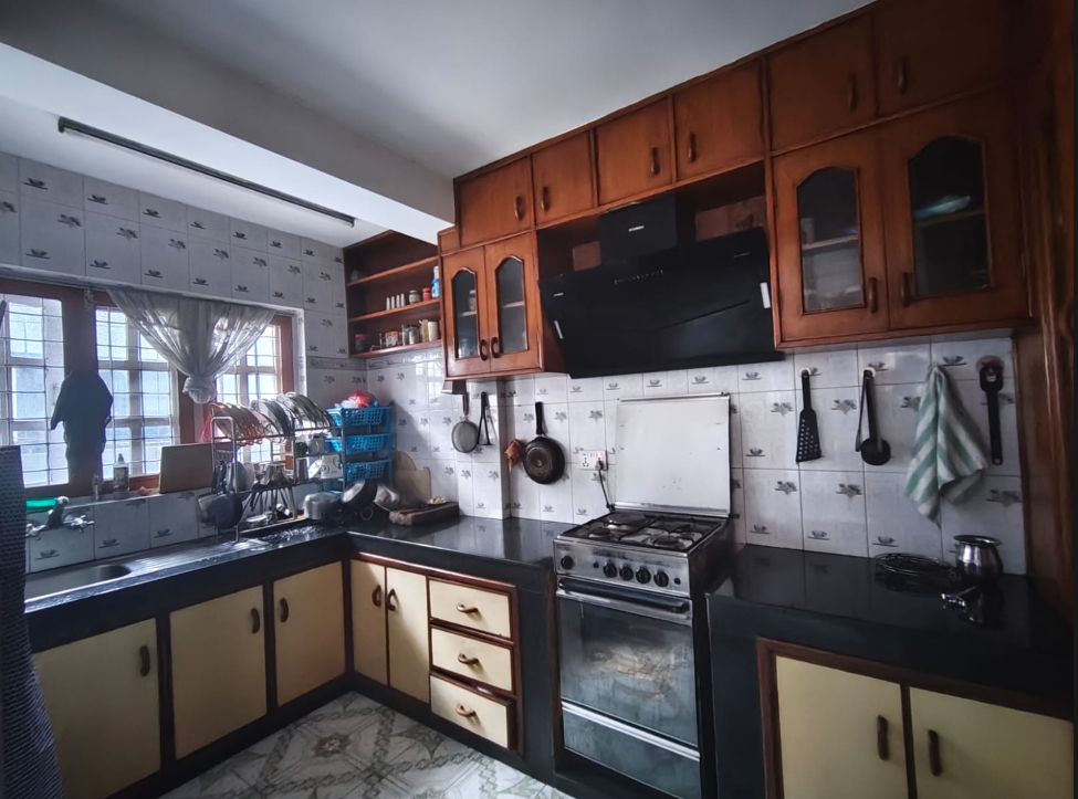House on Sale in Golfutar